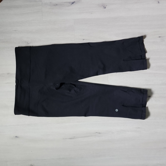 Lululemon Capris size 8 - Picture 2 of 5